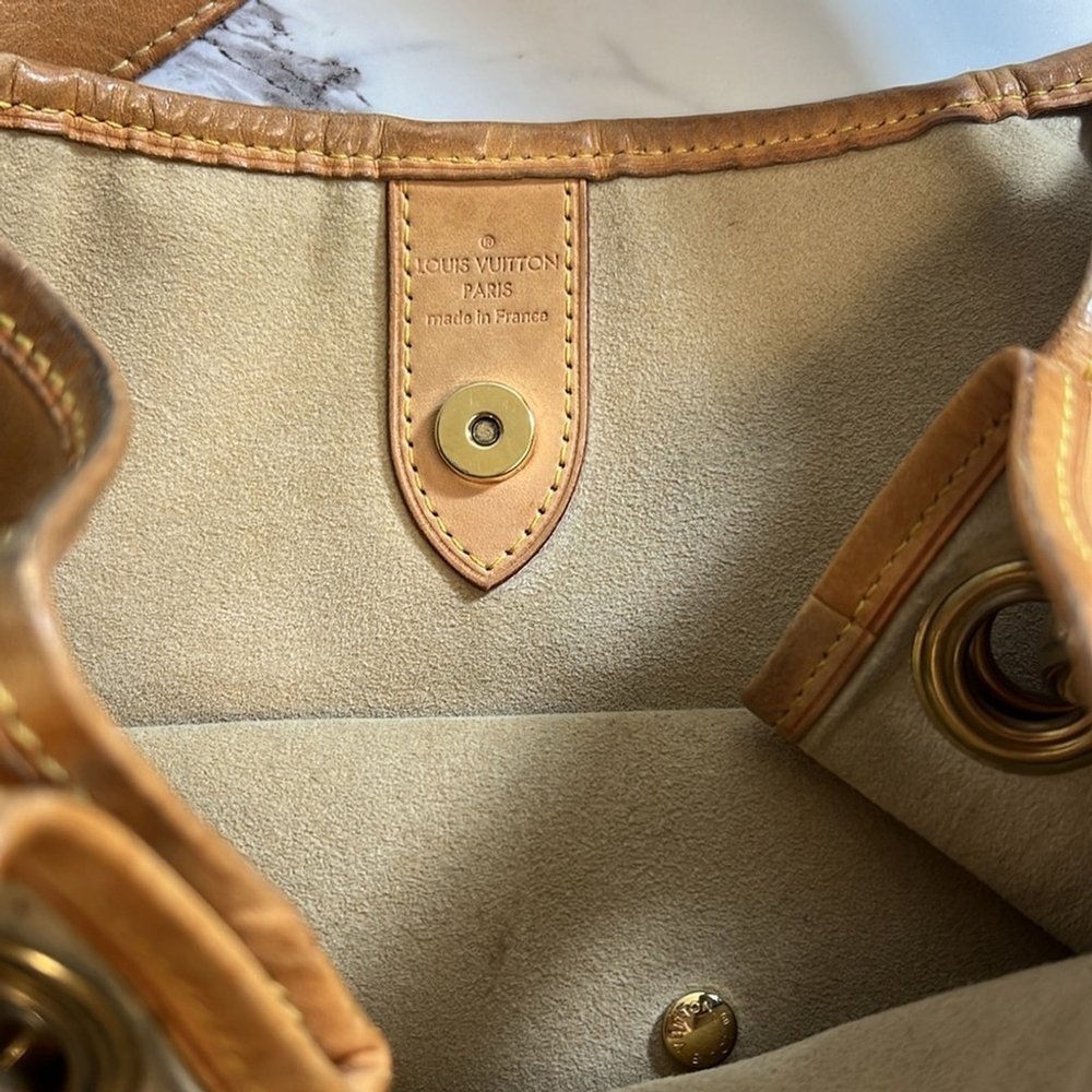 Louis‎ Vuitton Brown Monogram Galliera - Picture 12 of 15